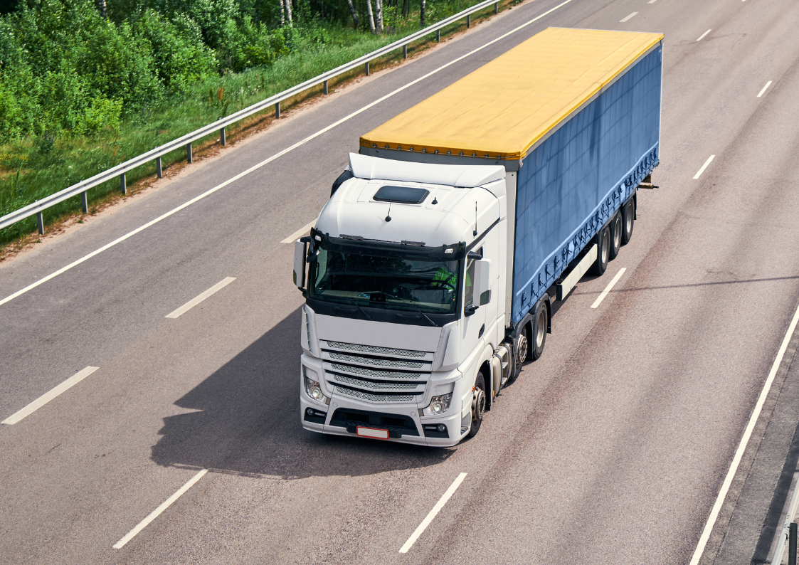 ciężarówka wykonująca transport intermodalny