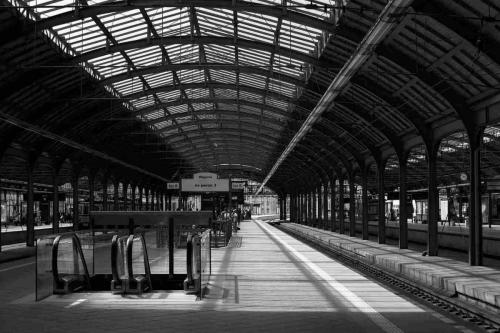 peron na dworcu we wroclawiu